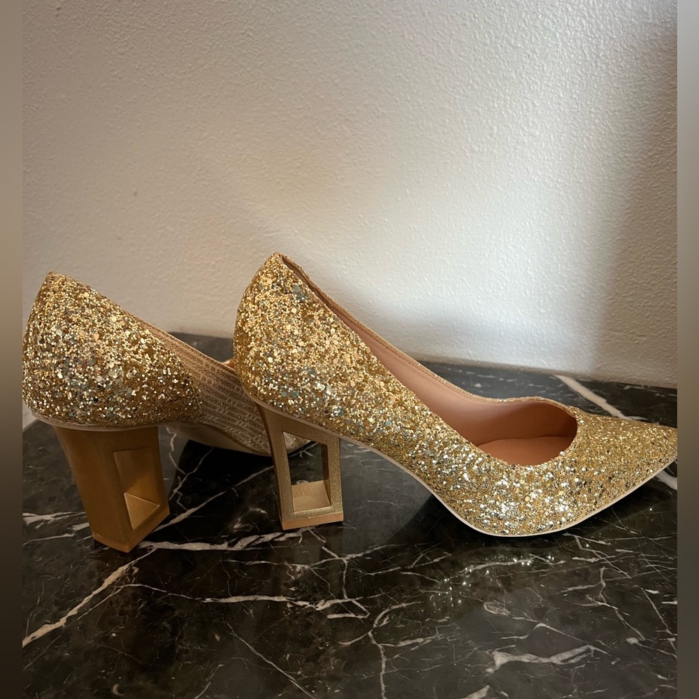 SHEIN Gold Pumps